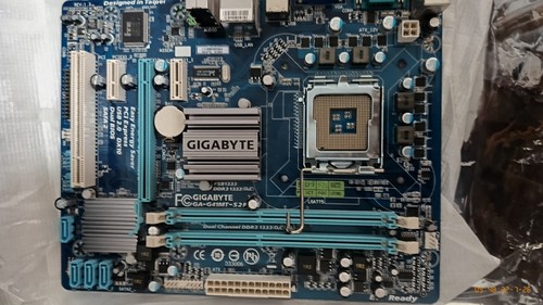 Placa base lga775 - base, gigabyte